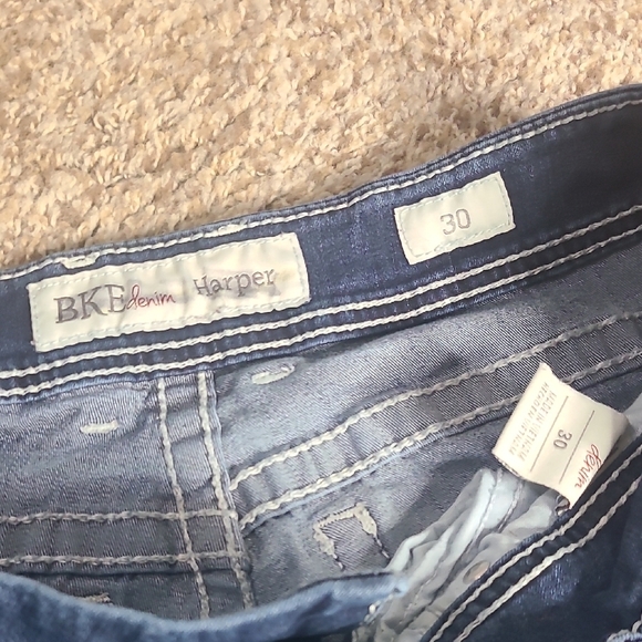 BKE Denim Harper Cropped Jeans with Faded  Details - Picture 2 of 7